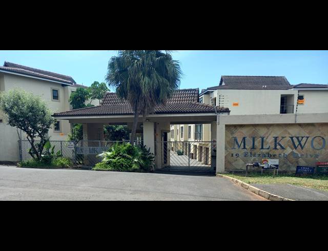 2 bed property to rent in ILLOVO BEACH